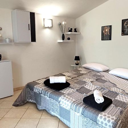 Apartman Dora Pula Exterior foto