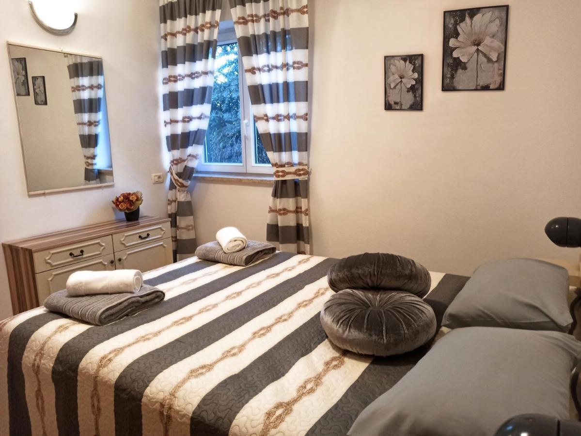 Apartman Dora Pula Exterior foto