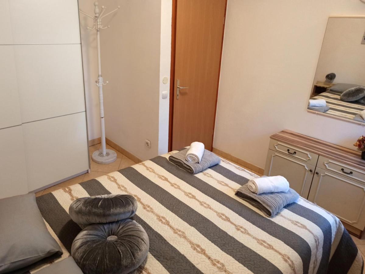 Apartman Dora Pula Exterior foto