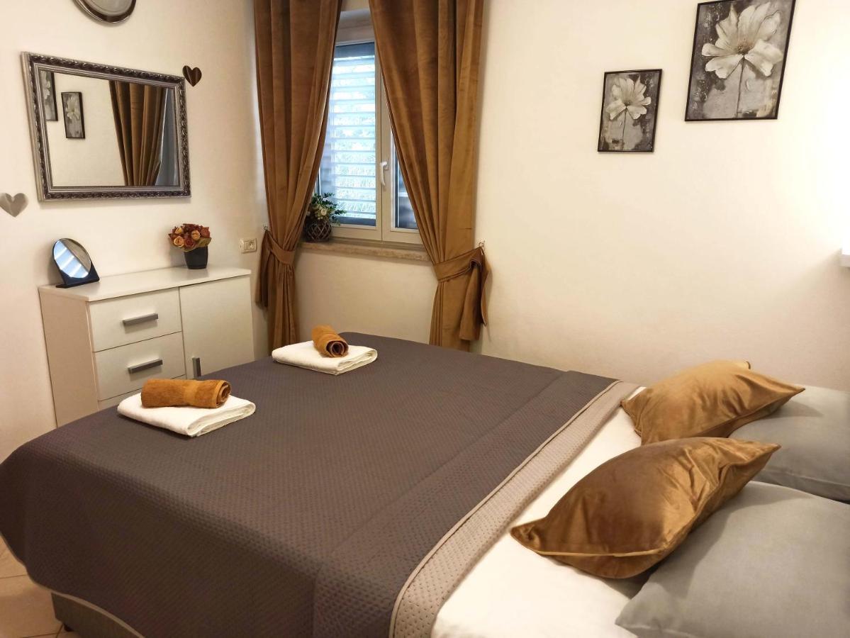 Apartman Dora Pula Exterior foto
