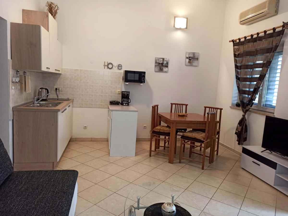 Apartman Dora Pula Exterior foto