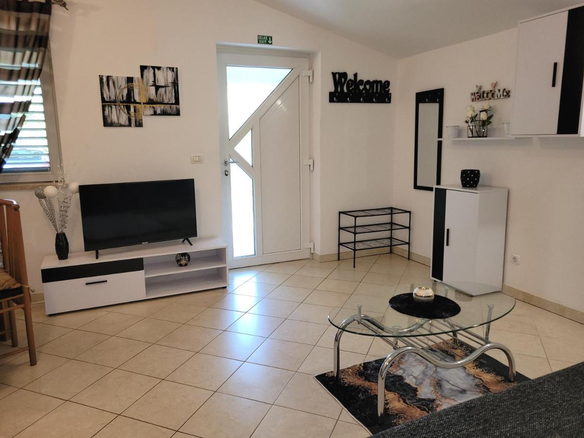 Apartman Dora Pula Exterior foto